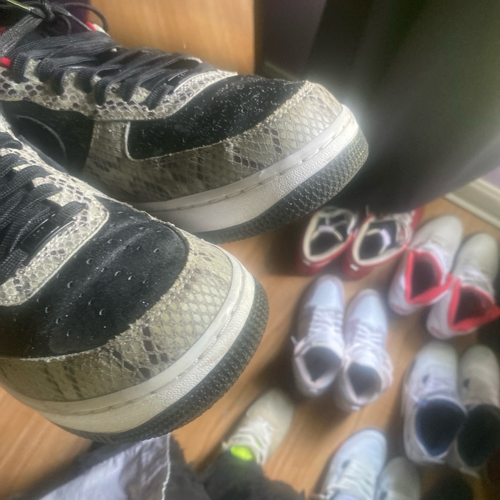 Nike Sneakers with Red Interior and Black Sole - Picture 7 of 8